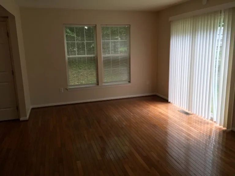 8701 Rochelle Dr — Photo 34