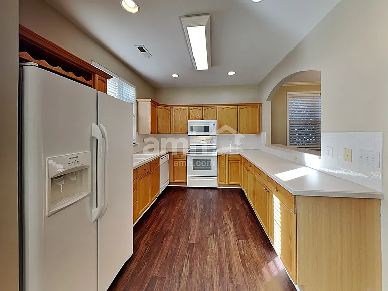 7610 Rolling Meadows Ln — Photo 3