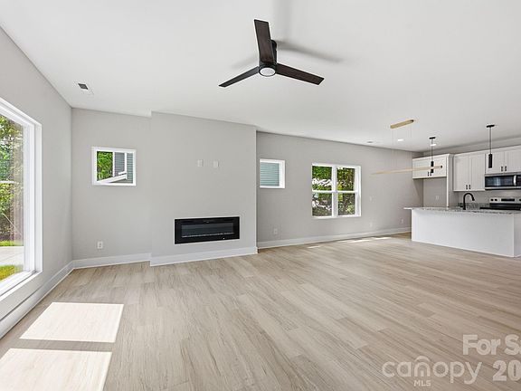 2nd image of 1036 Patton Ave