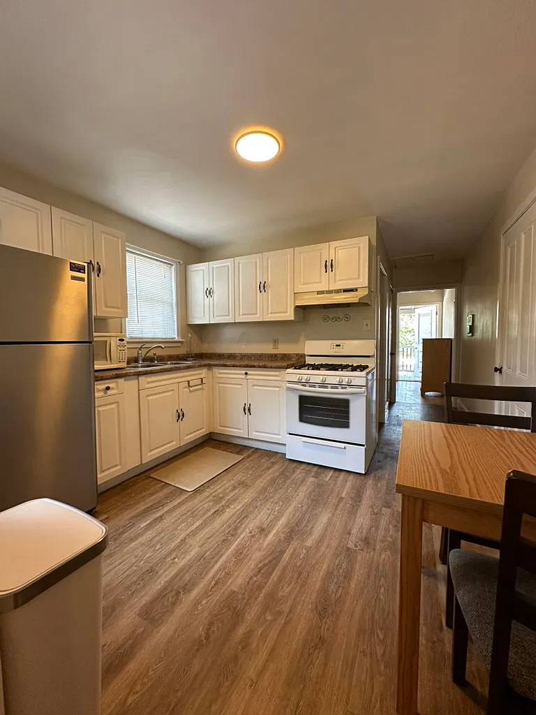 522 West Third Street, 2W - 1 — Photo 3