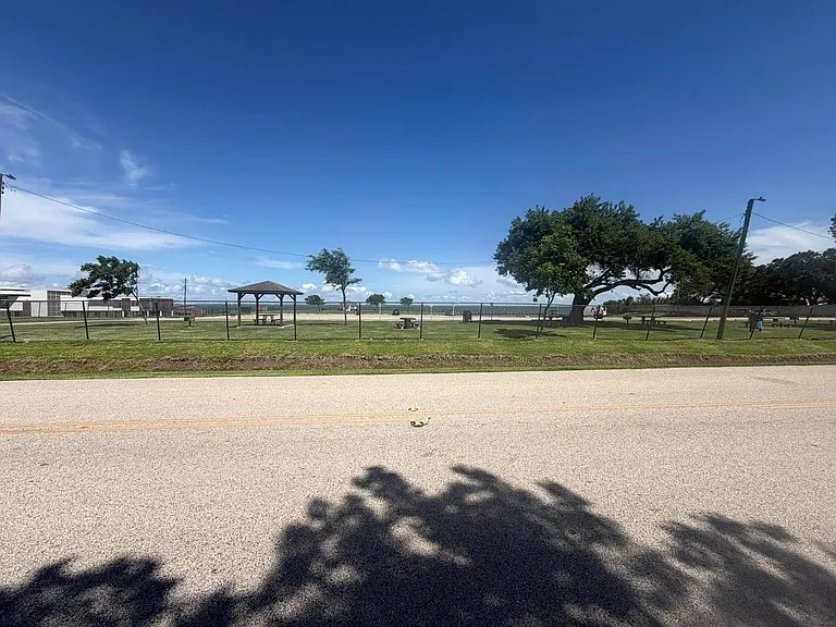 407 Bayshore Dr — Photo 7