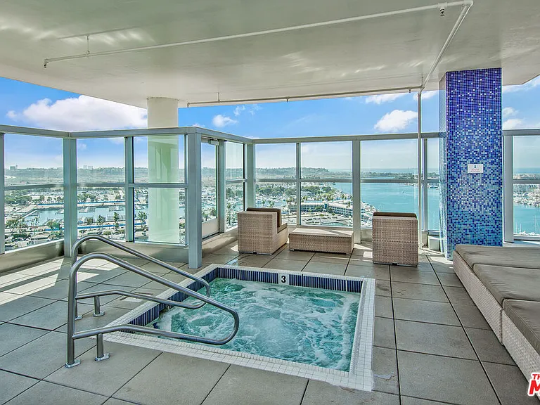 13700 Marina Pointe Dr #1507 — Photo 28