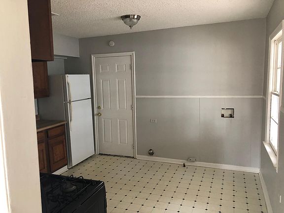 Washer/dryer hookups.