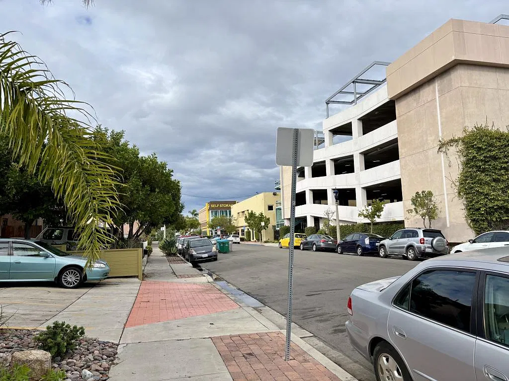 4246 Van Dyke Ave, apt 7 — Photo 4