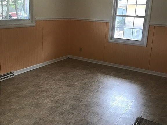 3rd image of 214 Edgewood Dr