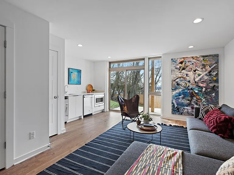 3079 Edwin Cir — Photo 27