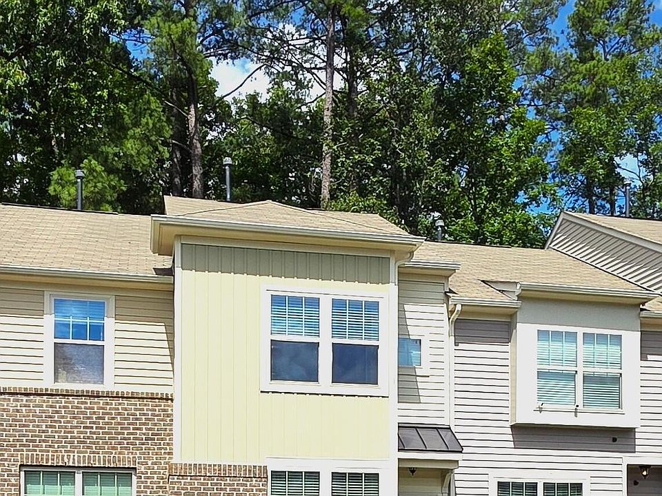 1st image of 18 Pocono Dr