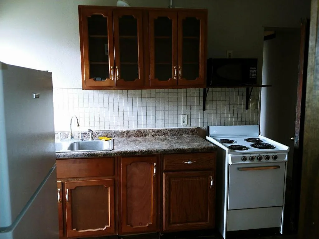 118 E Railroad, Apt#3 — Photo 4