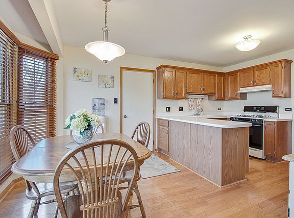 4th image of 10213 Cambridge Ct