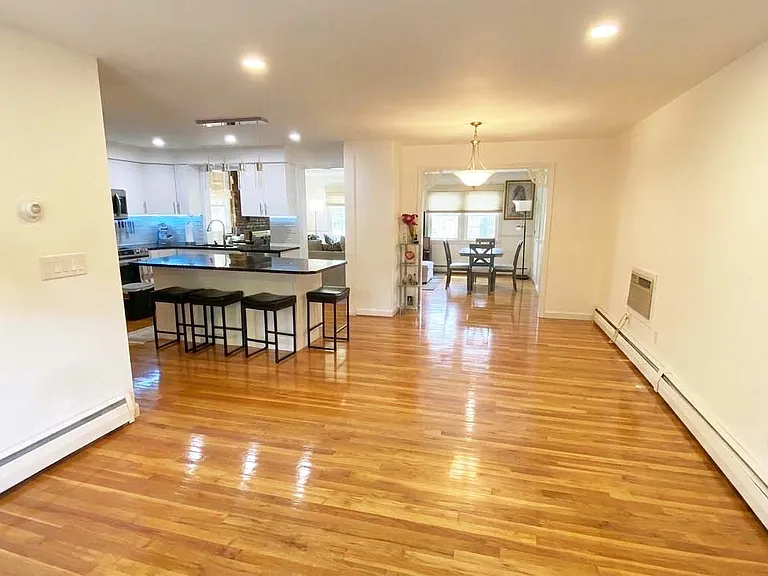 10 Pine Tree Ln — Photo 3