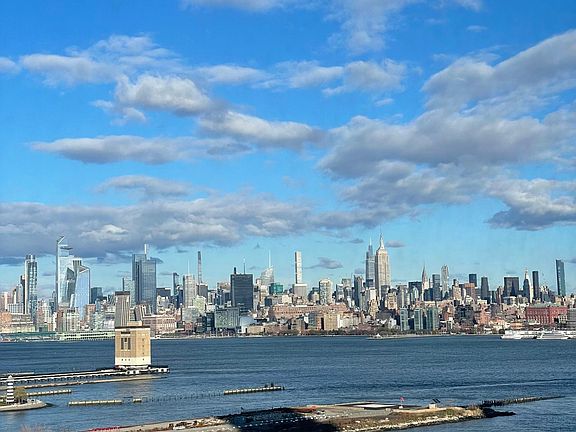 View of midtown Manhattan from Living room in day time