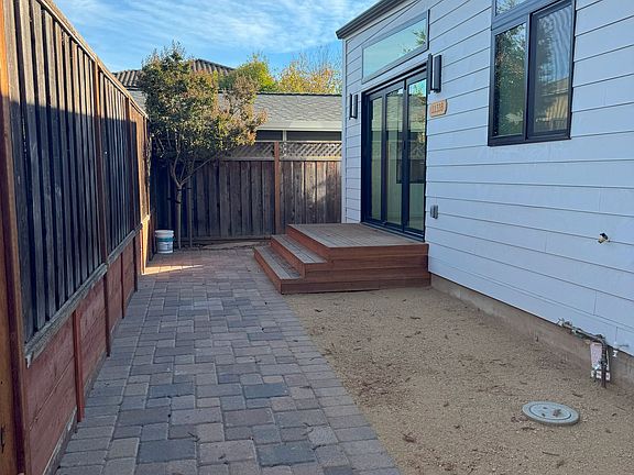 4th image of 1133B Virginia Ave