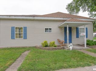 603 W 1st St, Taylorville, IL 62568
