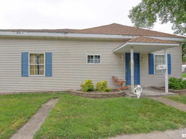 603 W 1st St, Taylorville, IL 62568