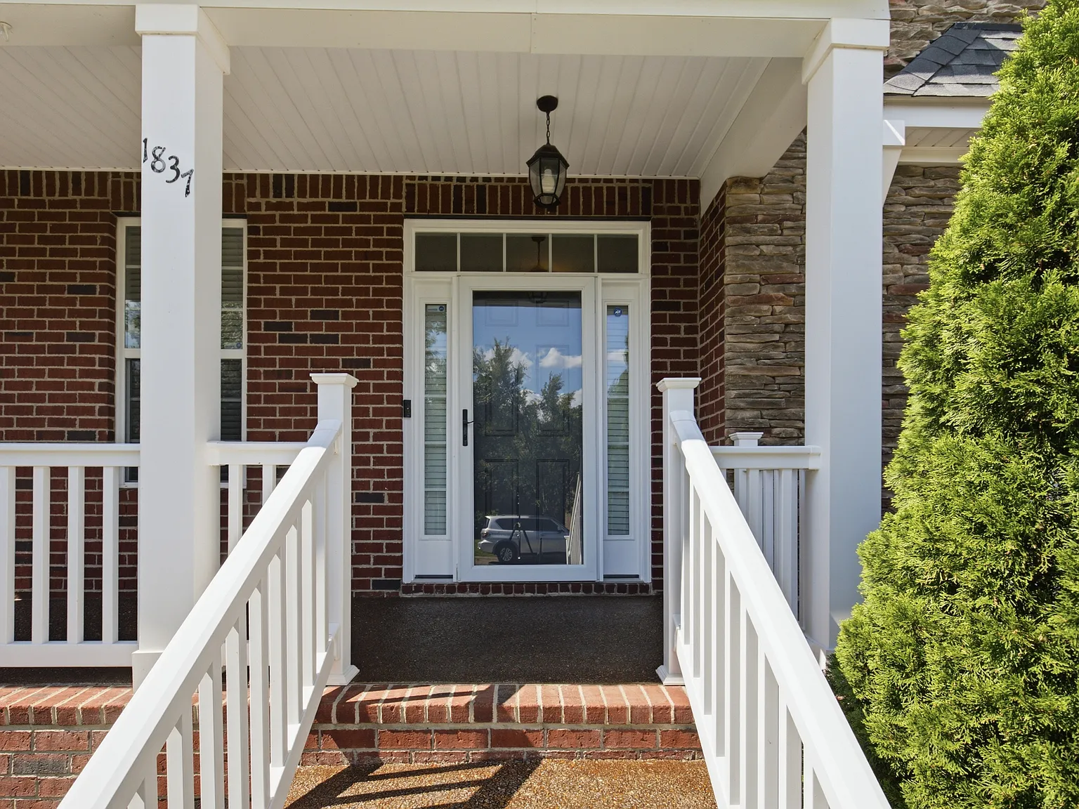 4 bed, 3656 sqft, $3,900 — Photo 4