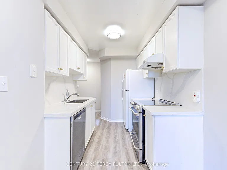 28 Rosebank Dr #907 — Photo 13