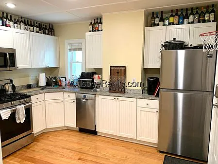4 bed, 2.0 bath, $5,295 — Photo 3