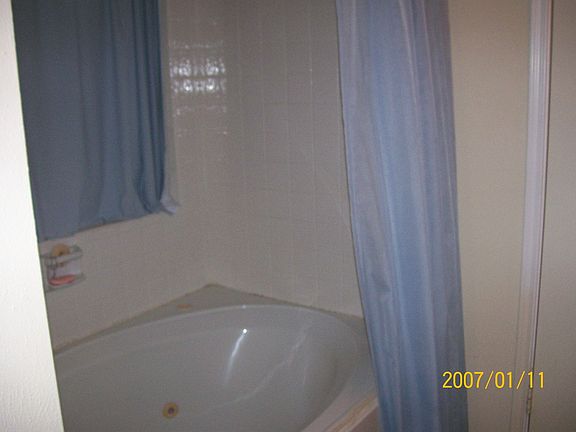 Master Bath - Jets in tub