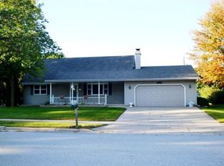 124 W Greenfield Dr, Little Chute, WI 54140