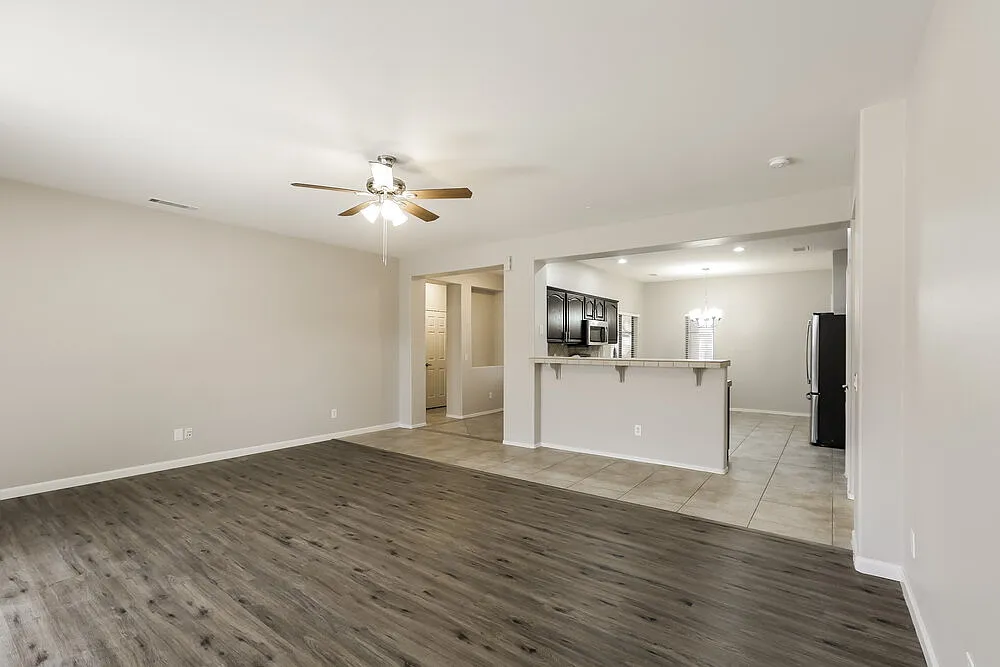3 bed, 2.0 bath, 1597 sqft, $2,135 — Photo 3