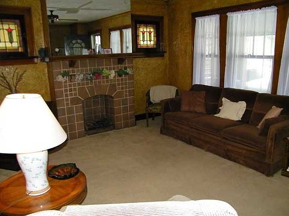 3rd image of 2303 Bensonia Ave