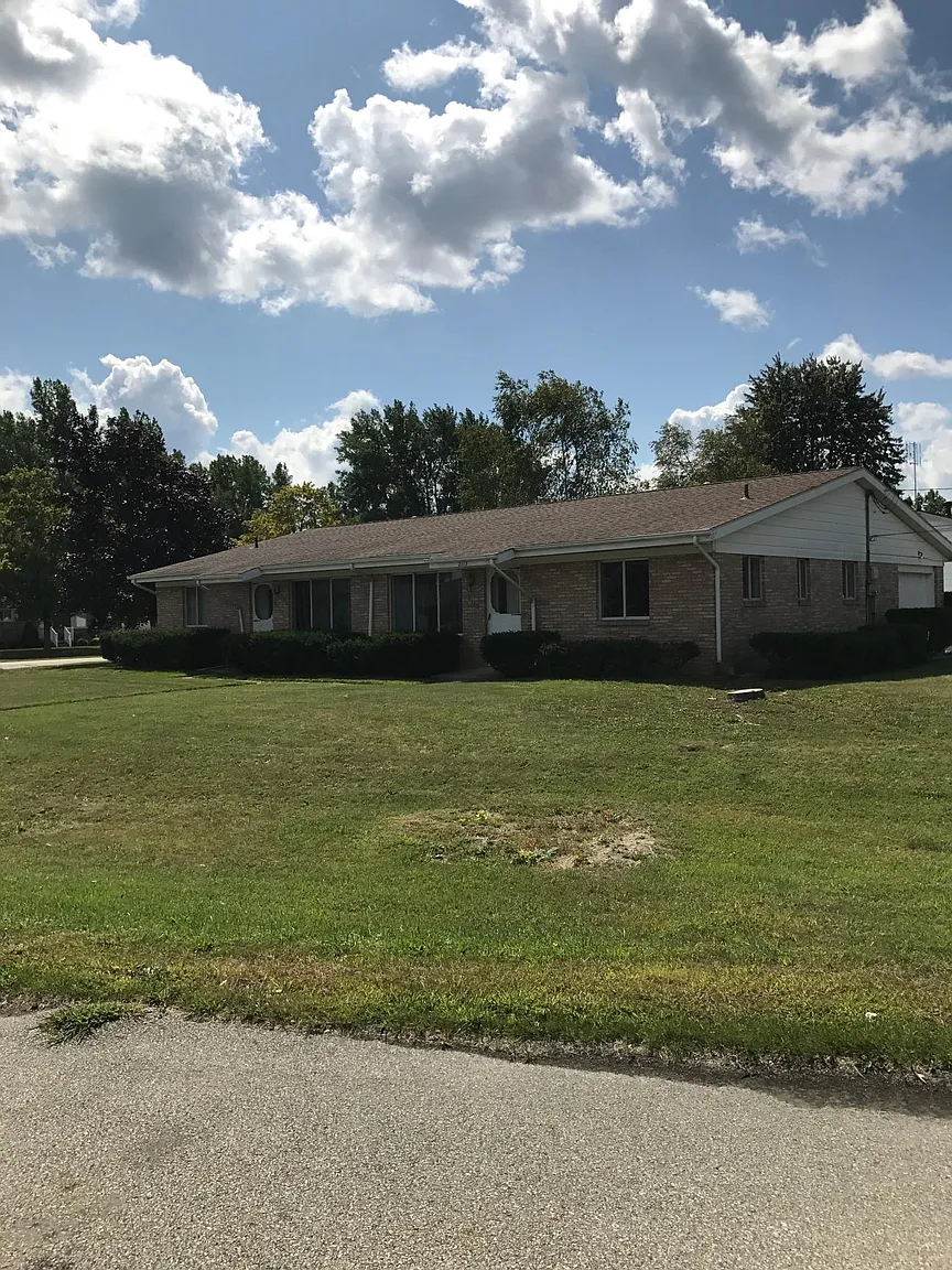 2111 Avalon Cir photo 1