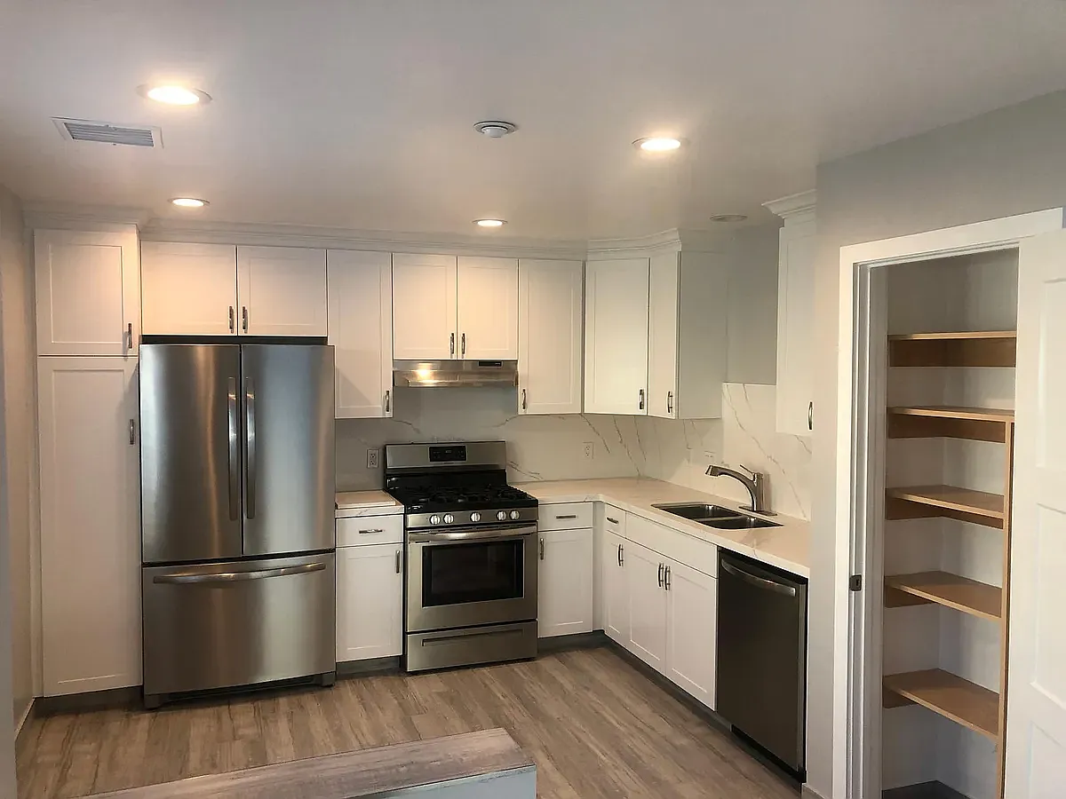 2 bed, 885 sqft, $2,150 — Photo 2