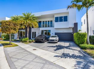 7535 NW 102nd Ct, Doral, FL 33178