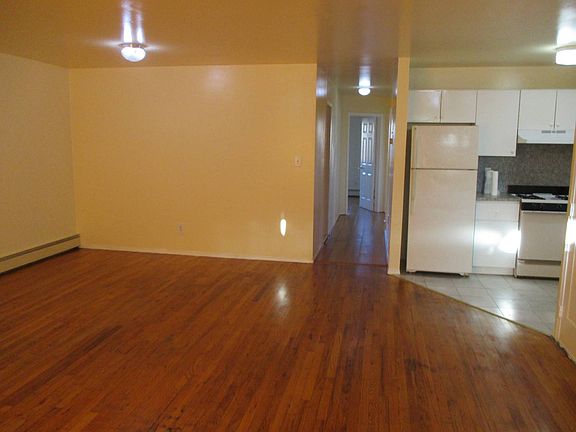 3rd image of 11529 Marsden St