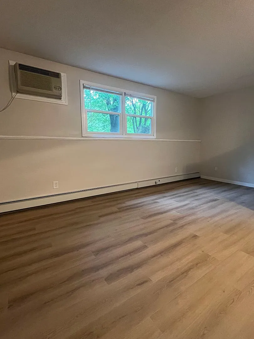 Parkway Apartments — Photo 4