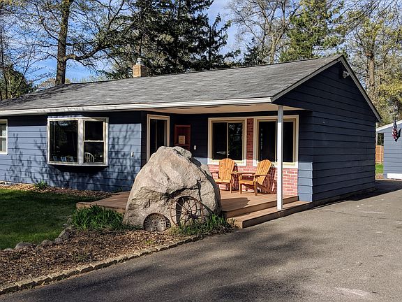 2nd image of 13410 Maplewood Dr