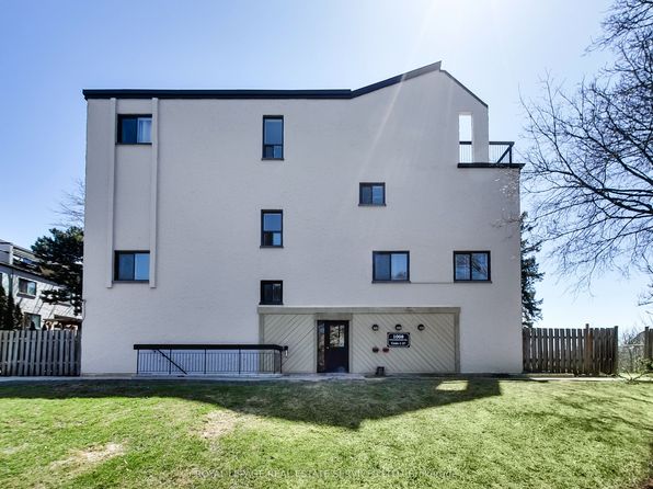 1008 Falgarwood Dr #5, Oakville, ON L6H 2P5