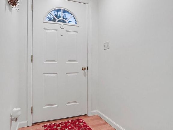 4th image of 359 Nova Dr