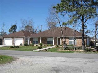 605 Bridgeview St, Bridge City, TX 77611
