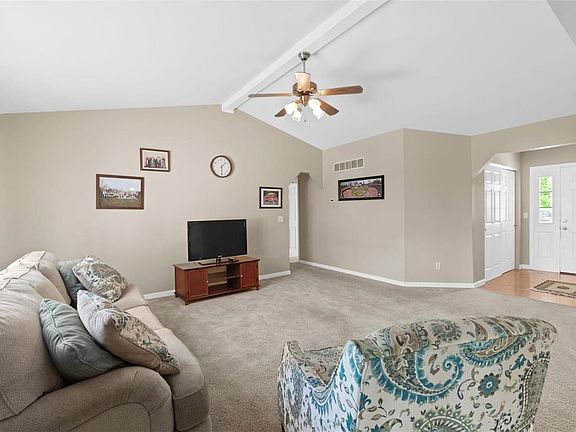 5th image of 220 Carrington Blvd