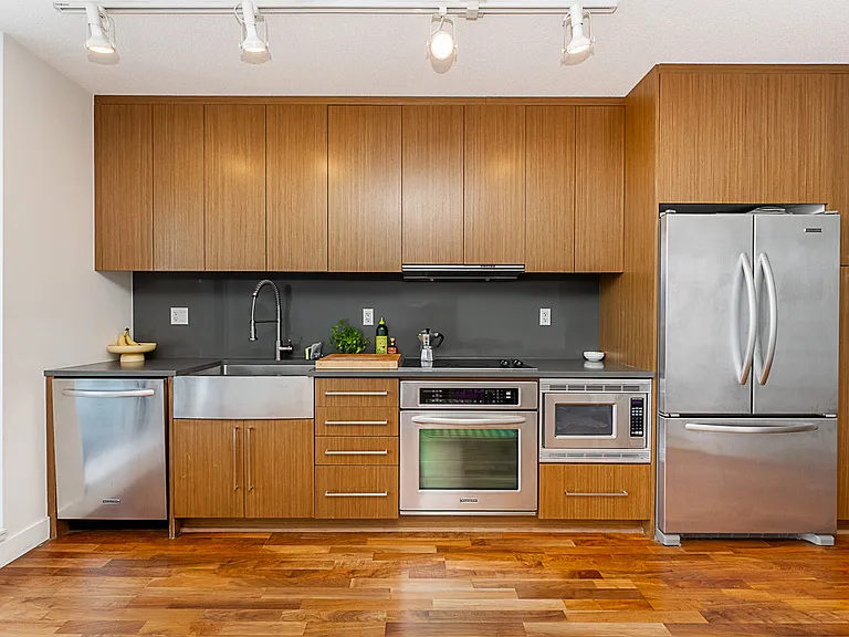 250 E 6th Ave #706 — Photo 7