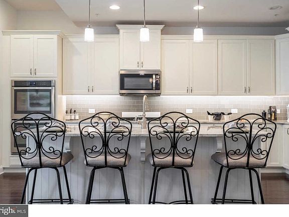 5th image of 255 Milton Dr