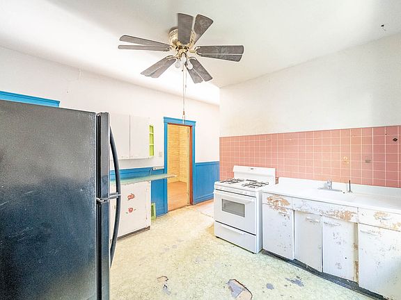 4th image of 1511 N Lockwood Ave