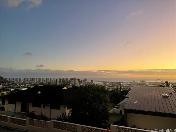1108 Kaumailuna Pl #A, Honolulu, HI 96817