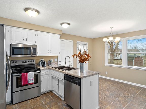 5th image of 1305 Wennona Dr