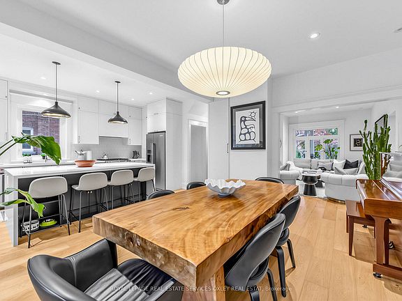 4th image of 20 Edgewood Cres