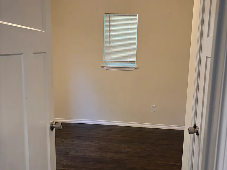 1208 N Ross Ave #A — Photo 11