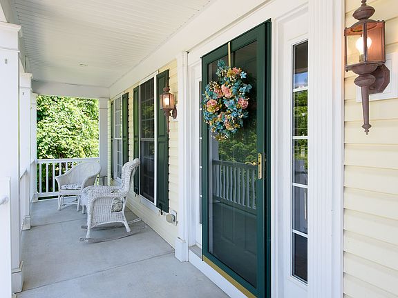 4th image of 110 Cawley Ct