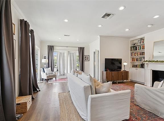 5th image of 3740 Nashville Ave