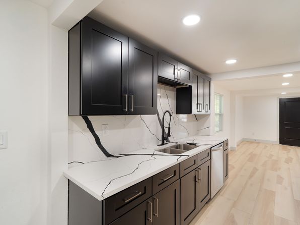 516 5th Ave NE