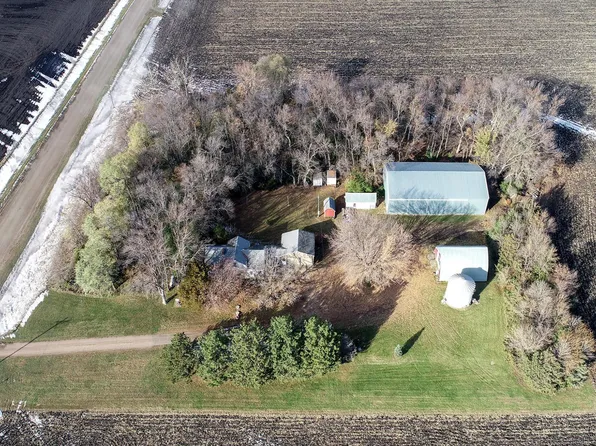 86764 420th St, Bird Island, MN 55310