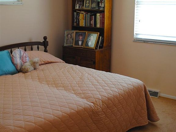 3rd image of 272 Beechridge Dr