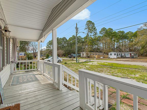 4th image of 528 Live Oak Drive