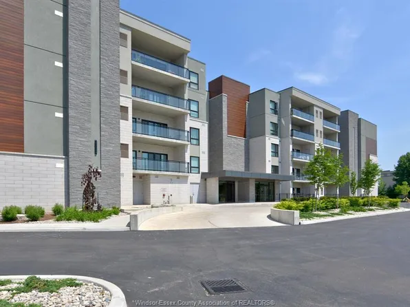 250 Manning Rd #404, Tecumseh, ON N8N 0E5