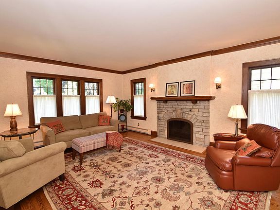 4th image of 5261 N Diversey Blvd